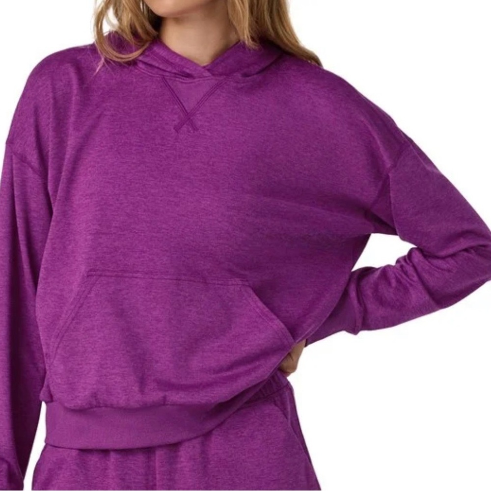 Vuori Halo Modern Pullover in Magenta Heather